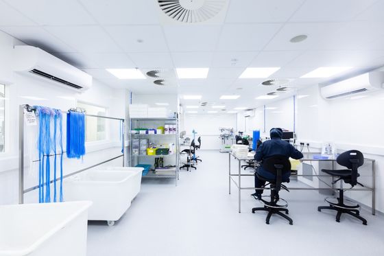Processo de Fabricação Controlado Sala Limpa ISO 8 com Piso Epoxi e Controle PLC