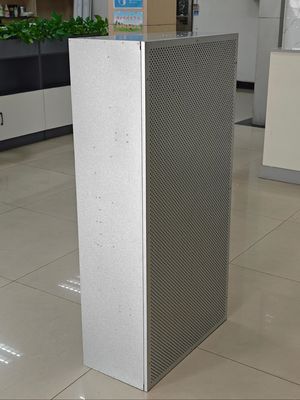 Capuz de fluxo laminar profissional com classificação de purificação 100 classificação ISO14644-1 Eficiência padrão e filtro ≥ 99,99%