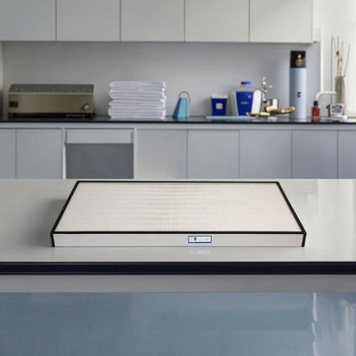 Filtros HEPA H14 para salas limpas capturam partículas ≥0,3 Μm com 99,99% de eficiência